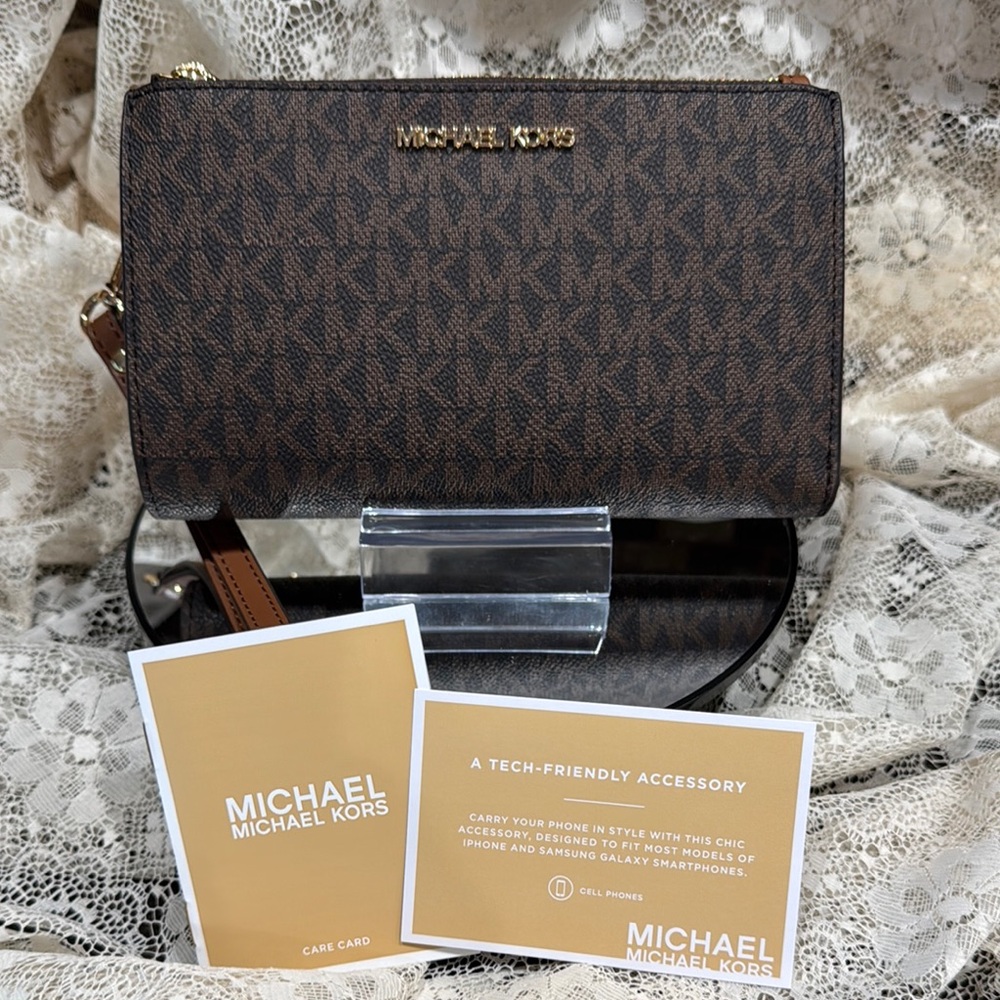 Michael Michael Kors Ket Set Double zippered Dark Brown Monogram Wristlet! NWT